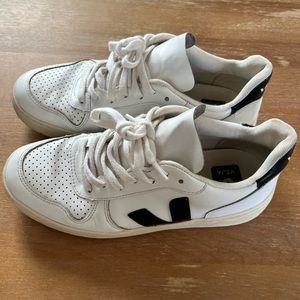 VEJA V-10 Sneakers Size 6